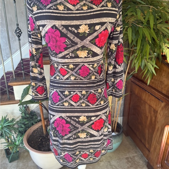 Diane Von Fürstenberg ladies 100% silk pullover, crewneck dress size 4 - Picture 9 of 11